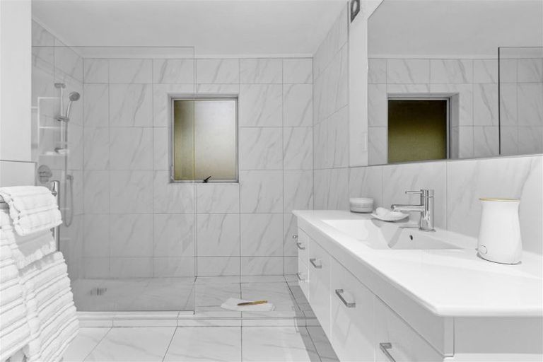 Photo of property in 46 Parr Terrace, Castor Bay, Auckland, 0620