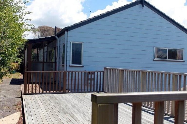 Photo of property in 29 Santiago Crescent, Unsworth Heights, Auckland, 0632