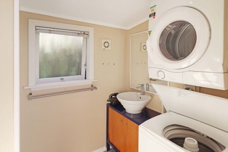 Photo of property in 24 Lincoln Street, Brooklyn, Wellington, 6021