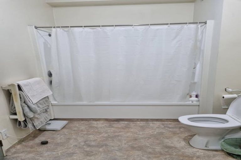 Photo of property in 17 Kent Terrace - Kent Apartments, 4f/16 Kent Terrace, Mount Victoria, Wellington, 6011