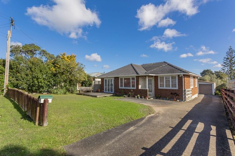Photo of property in 39 Matipo Road, Te Atatu Peninsula, Auckland, 0610