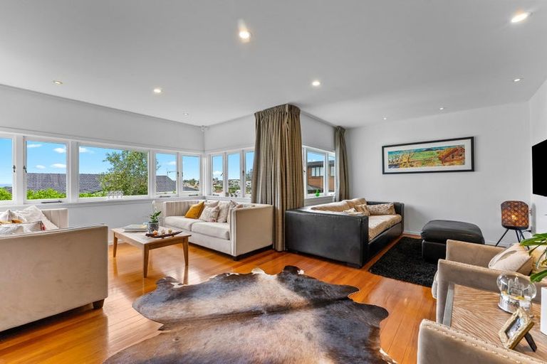Photo of property in 15 Seaview Road, Castor Bay, Auckland, 0620