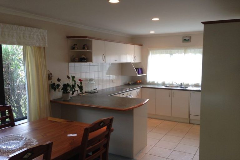 Photo of property in 71 Moyrus Crescent, East Tamaki Heights, Auckland, 2016