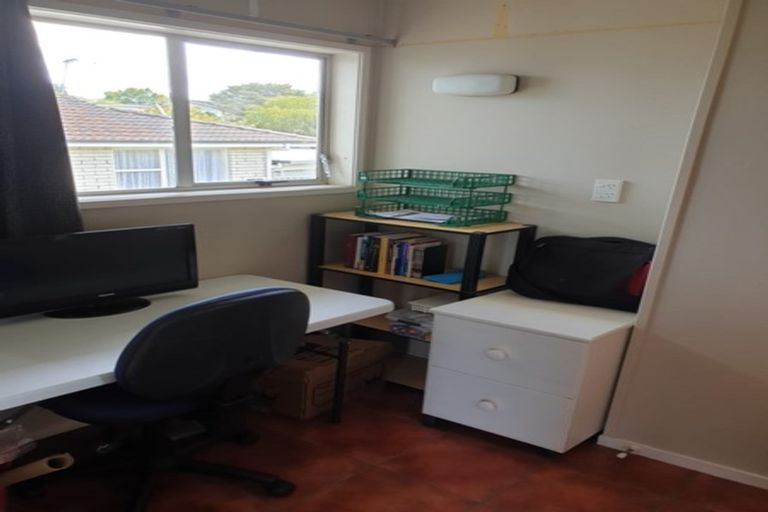 Photo of property in 15 Eyre Street, Henderson, Auckland, 0612