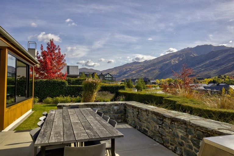 Photo of property in 2 Owen Marshall Lane, Arrowtown, 9371