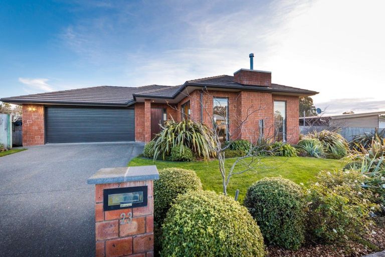 Photo of property in 23 Galea Grove, Kelvin Grove, Palmerston North, 4414