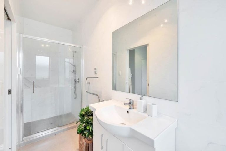 Photo of property in 17 Clendon Place, Manurewa, Auckland, 2102