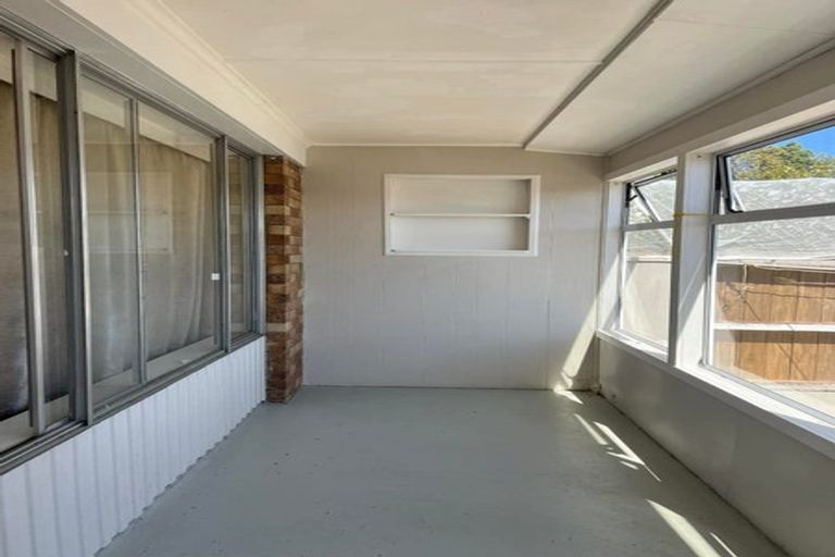 Photo of property in 1/115 Mcleod Road, Te Atatu South, Auckland, 0610