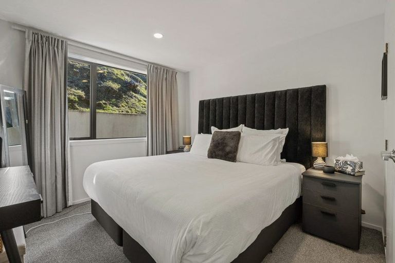 Photo of property in 54c Wynyard Crescent, Fernhill, Queenstown, 9300