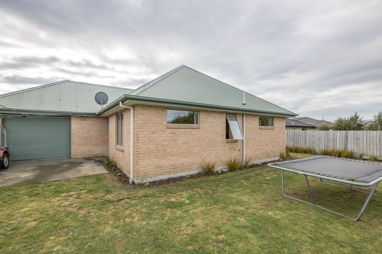 Photo of property in 24 Rochester Crescent, Rolleston, 7614