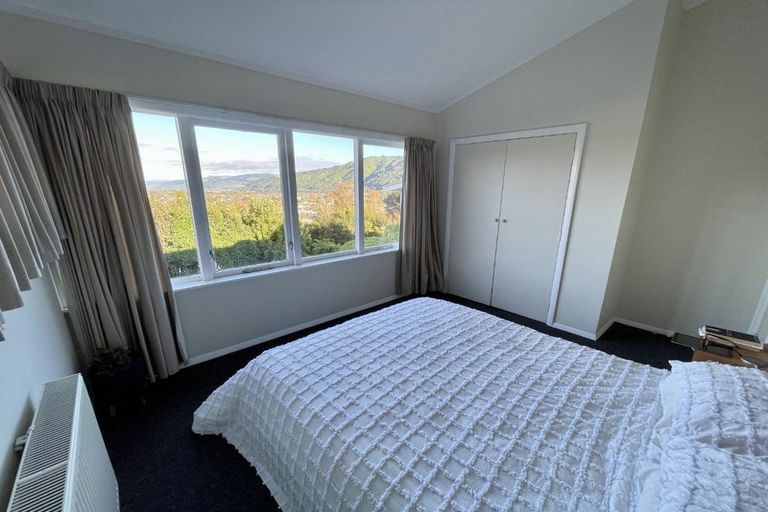 Photo of property in 19 Vista Crescent, Maoribank, Upper Hutt, 5018