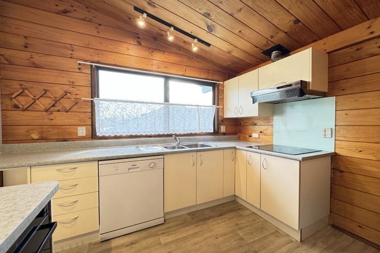 Photo of property in 166 Mitchell Street, Brooklyn, Wellington, 6021