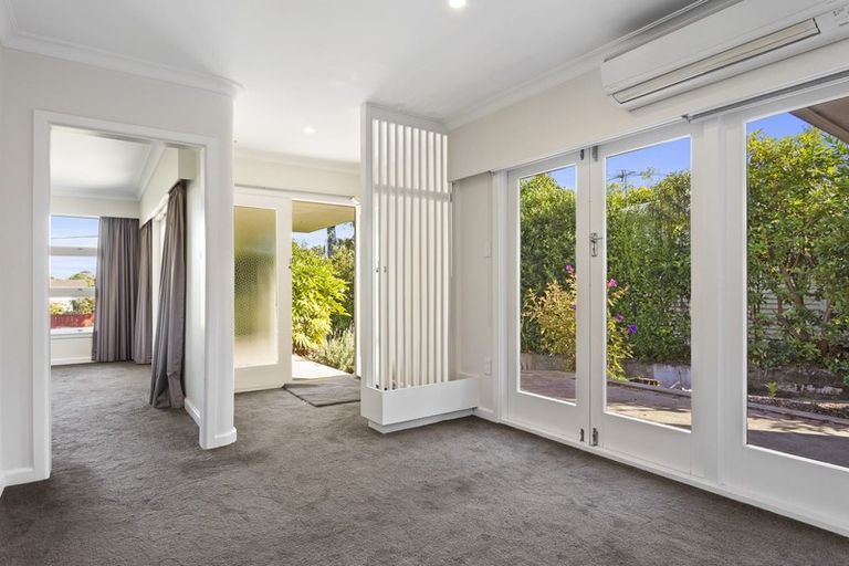 Photo of property in 213 Fifield Terrace, Opawa, Christchurch, 8023