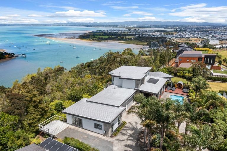 Photo of property in 1 Te Kawau Pass, Greenhithe, Auckland, 0632