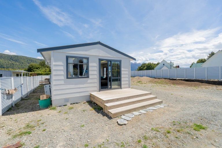 Photo of property in 23b Waiau Street, Manapouri, 9679