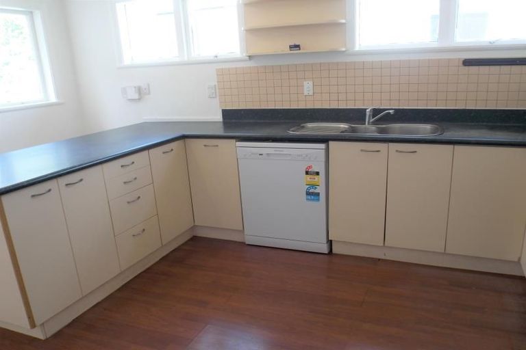 Photo of property in 142 Parkvale Road, Karori, Wellington, 6012