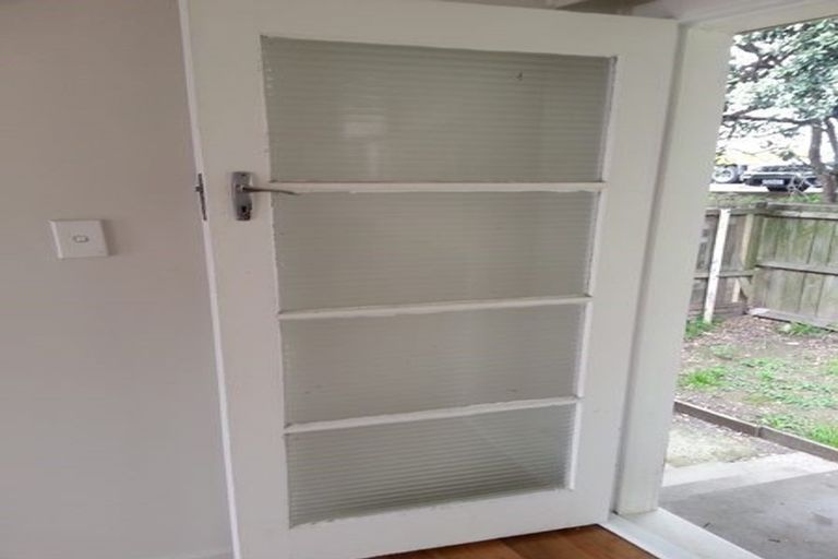 Photo of property in 2/16 Kaponga Crescent, New Lynn, Auckland, 0600