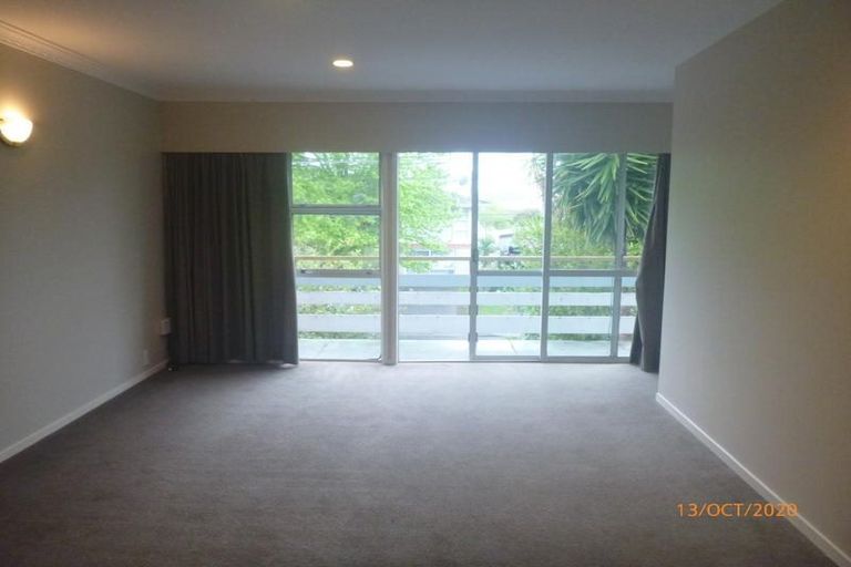 Photo of property in 1b/2 Divich Avenue, Te Atatu South, Auckland, 0610