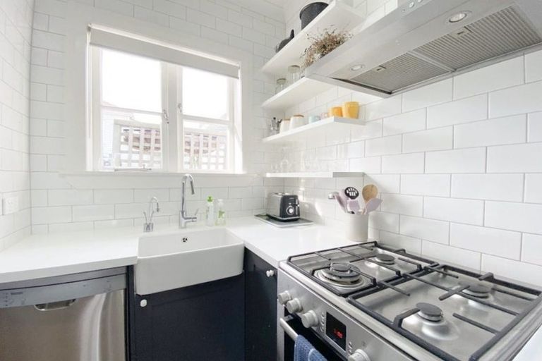 Photo of property in 4/64 Victoria Road, Devonport, Auckland, 0624