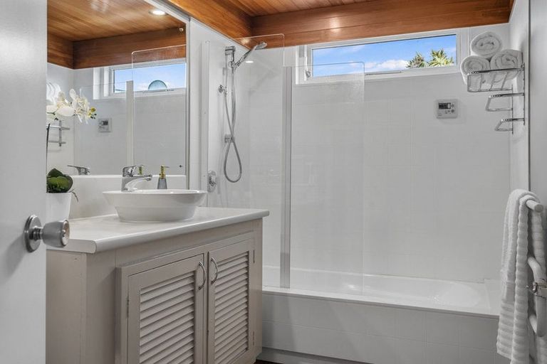 Photo of property in 19 Kent Lodge Avenue, Avonhead, Christchurch, 8042