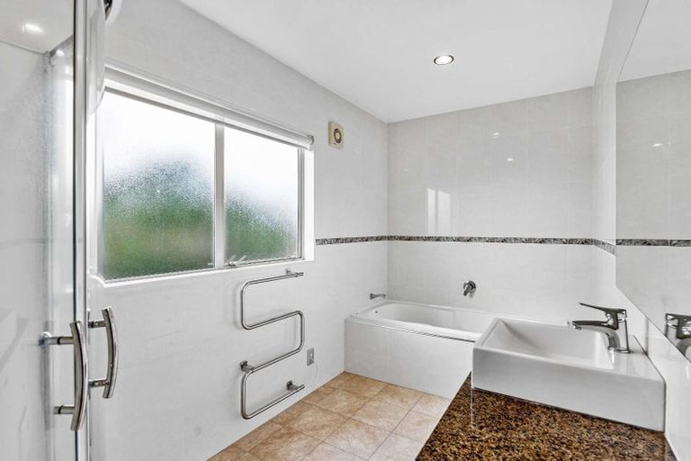 Photo of property in 25 Gibbston Crescent, Flat Bush, Auckland, 2016