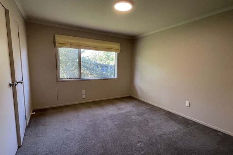 Photo of property in 14 Springtide Place, Red Beach, 0932