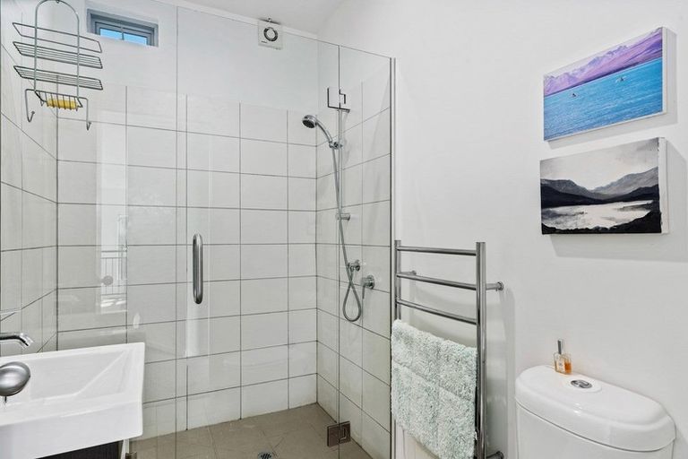 Photo of property in 17 Morrows Mead, Wanaka, 9305