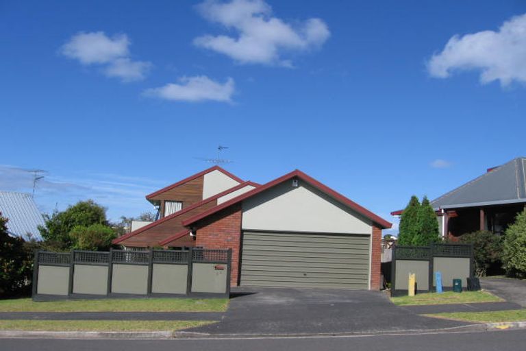 Photo of property in 2/8 Rifleman Rise, Unsworth Heights, Auckland, 0632