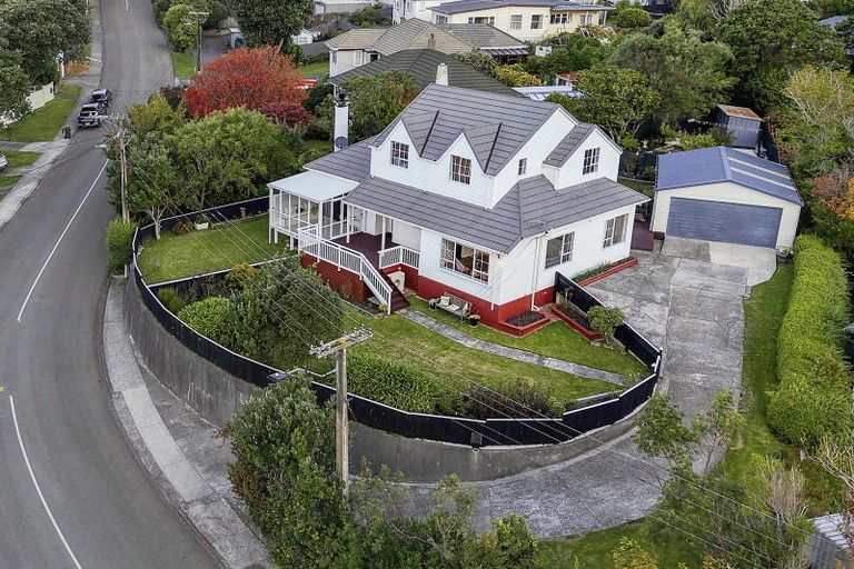Photo of property in 53 The Drive, Tawa, Wellington, 5028