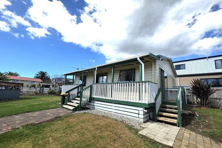 Photo of property in 21 Tranent Road, Mangere, Auckland, 2022
