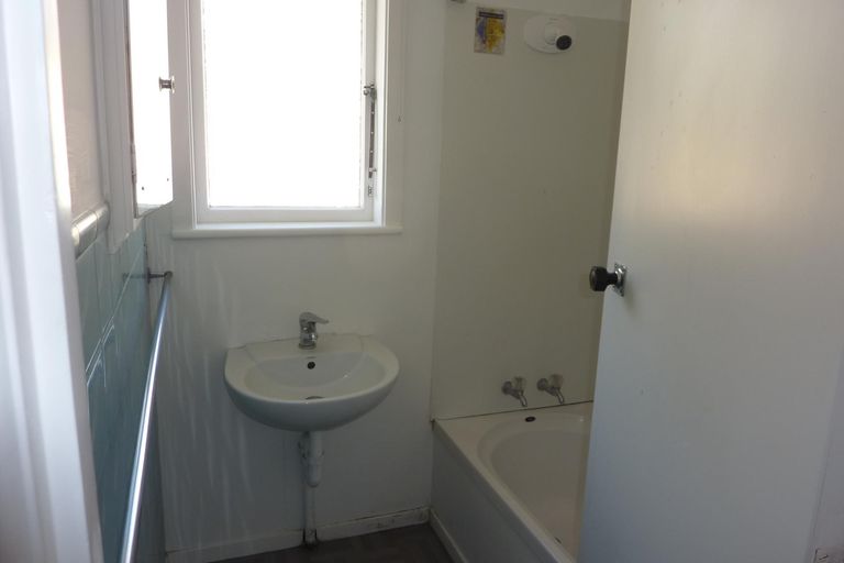 Photo of property in 12 Barrie Avenue, Papatoetoe, Auckland, 2025