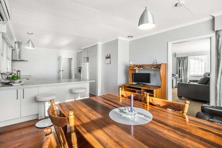 Photo of property in 2 Winchester Street, Levin, 5510