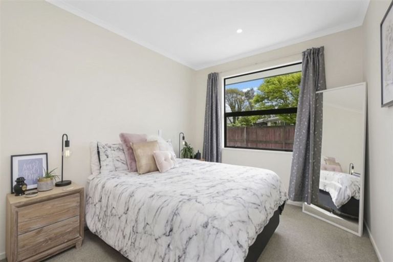 Photo of property in 8 Hurst Place, Parklands, Christchurch, 8083
