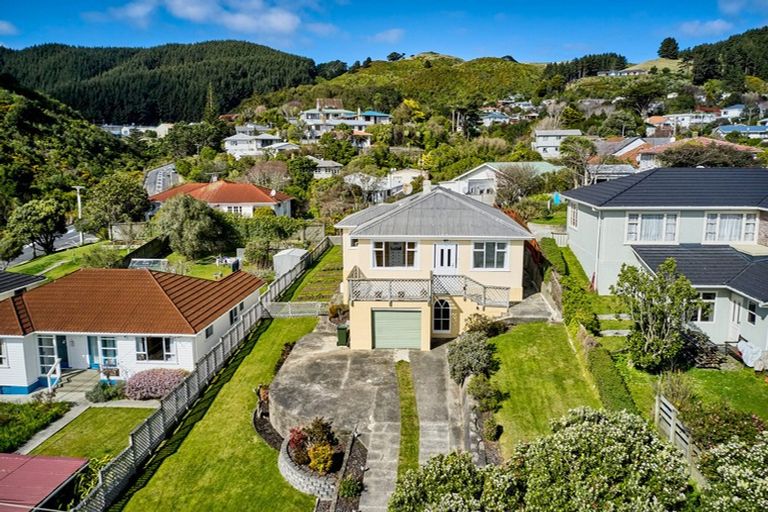 Photo of property in 5 Mahoe Street, Tawa, Wellington, 5028
