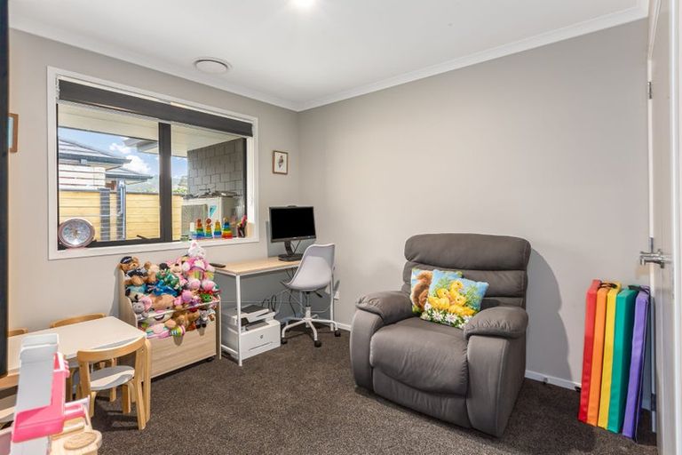 Photo of property in 1 Genoa Place, Whitby, Porirua, 5024