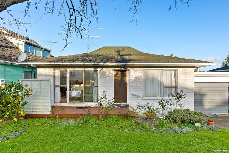 Photo of property in 1/5 Merriefield Avenue, Forrest Hill, Auckland, 0620