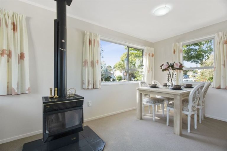 Photo of property in 13 Tamahere Drive, Glenfield, Auckland, 0629
