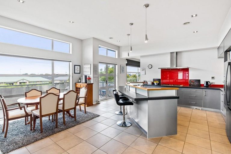 Photo of property in 12 Millennium Hill, Paraparaumu, 5032