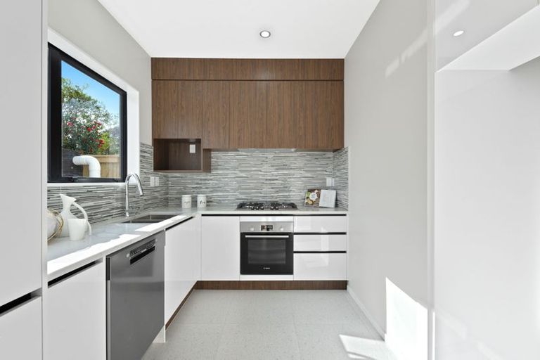 Photo of property in 28a Studfall Street, Pakuranga Heights, Auckland, 2010