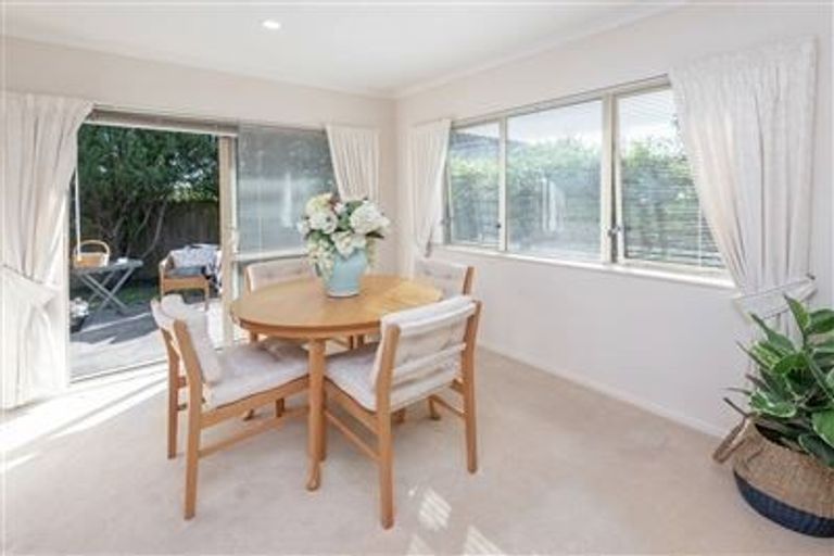 Photo of property in 16 Nad Place, East Tamaki Heights, Auckland, 2016