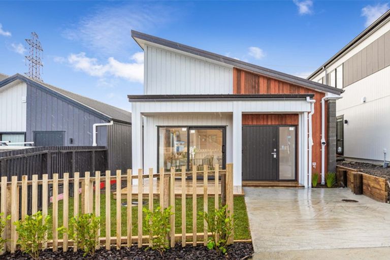 Photo of property in 58 Horokaka Street, Massey, Auckland, 0614