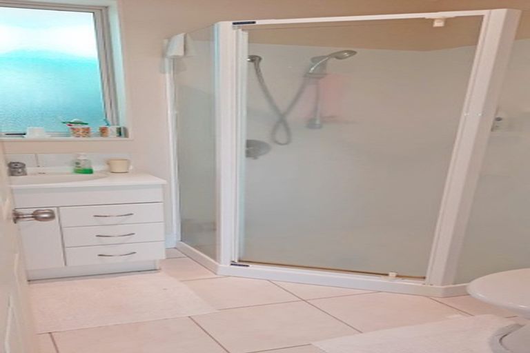 Photo of property in 9a Gendo Avenue, Henderson, Auckland, 0612