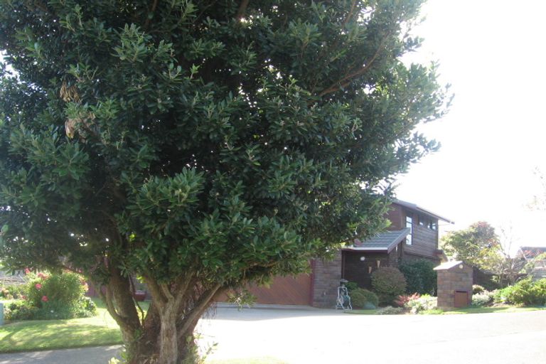 Photo of property in 14 Sailmaker Close, Whitby, Porirua, 5024