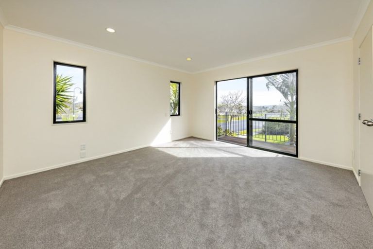 Photo of property in 89 Moyrus Crescent, East Tamaki Heights, Auckland, 2016