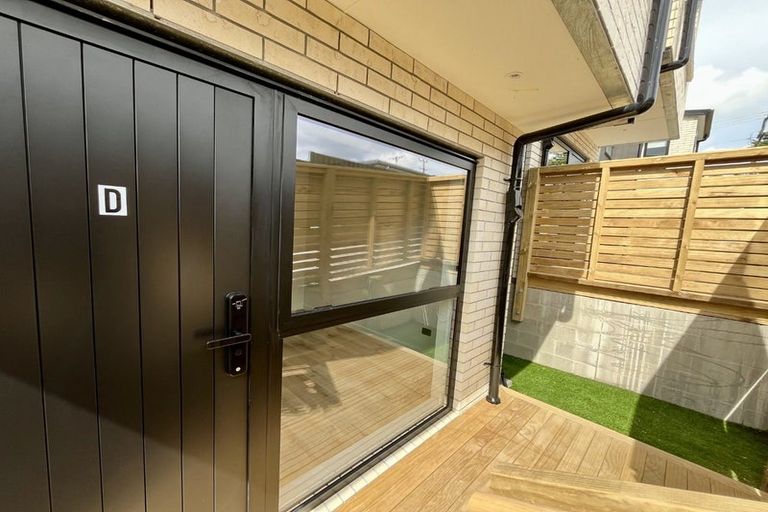 Photo of property in 98d Royal Road, Massey, Auckland, 0614