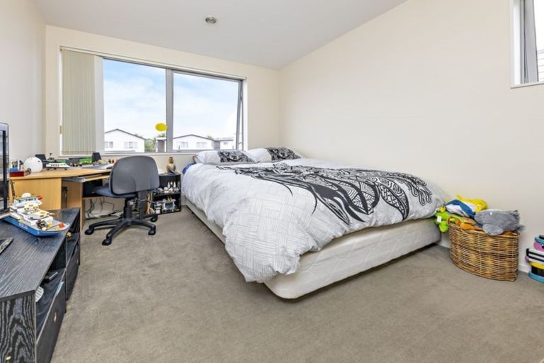 Photo of property in 87 Popokatea Drive, Takanini, 2112