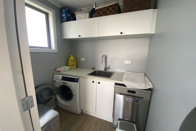 Photo of property in 61 Ruskin Road, Newlands, Wellington, 6037