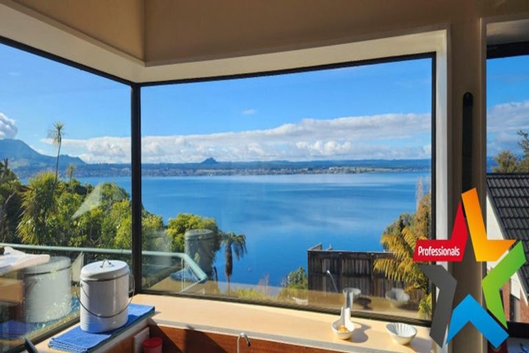 Photo of property in 31 Ewing Grove, Acacia Bay, Taupo, 3330