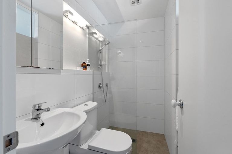 Photo of property in 222 Forrest Hill Road, Forrest Hill, Auckland, 0620