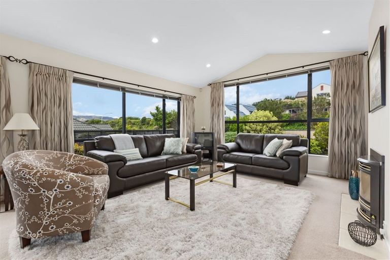 Photo of property in 28 Navigation Drive, Whitby, Porirua, 5024